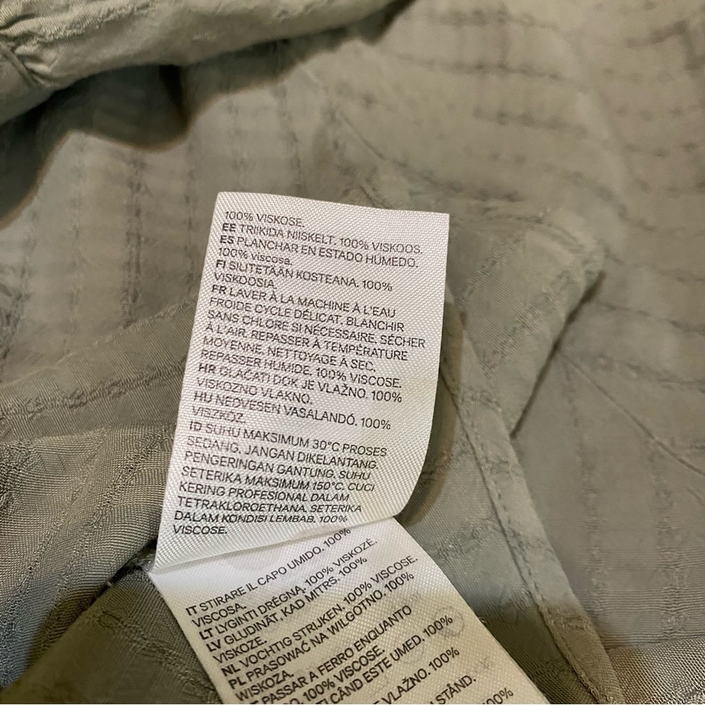 4. H&M Green Puff Sleeve Blouse with Mandarin Collar - Picture 5 of 7